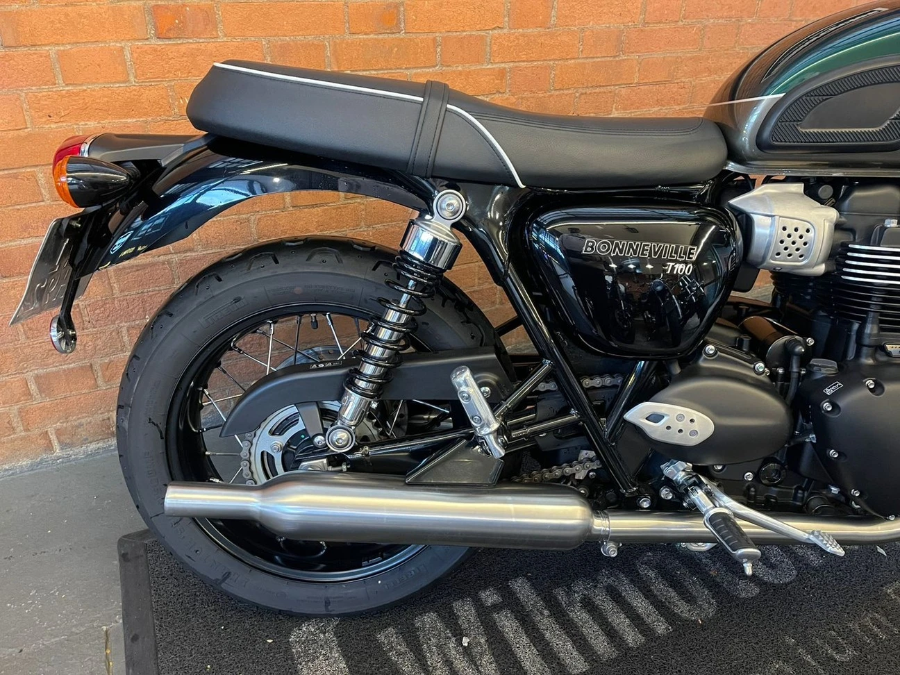 TRIUMPH BONNEVILLE T100 900