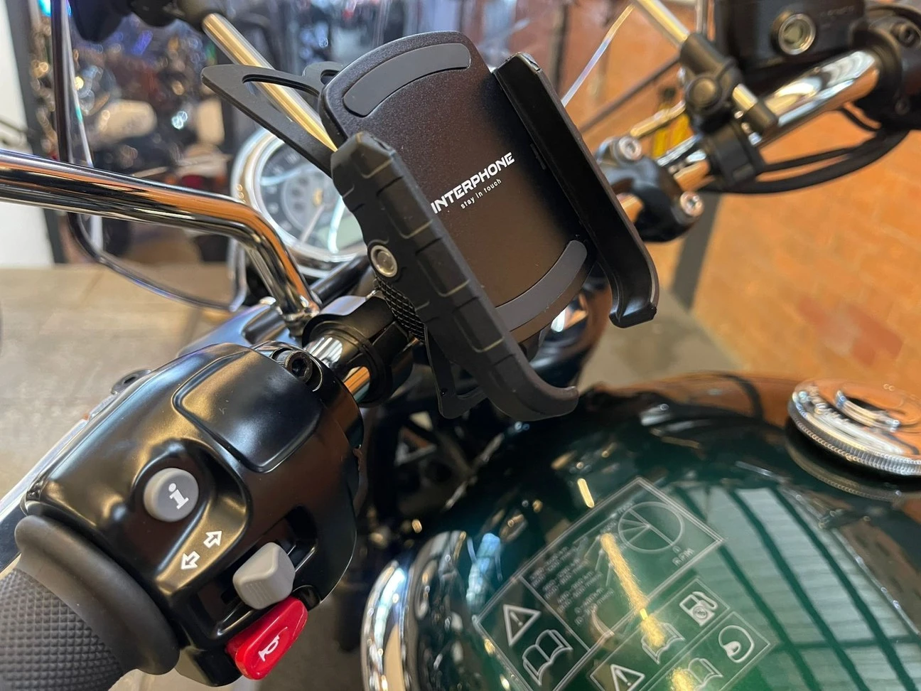 TRIUMPH BONNEVILLE T100 900