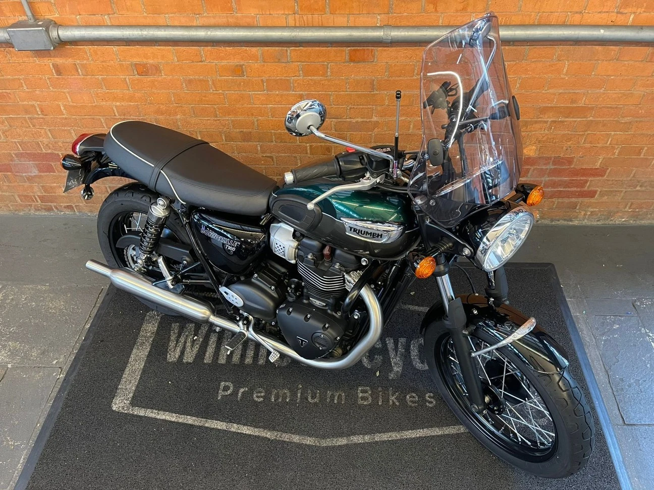 TRIUMPH BONNEVILLE T100 900