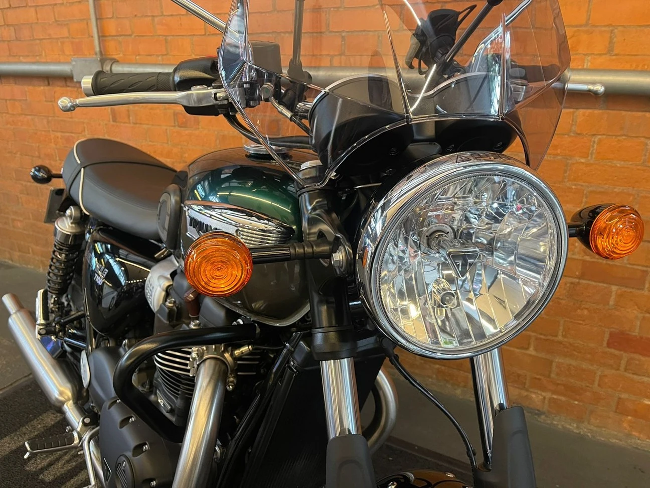 TRIUMPH BONNEVILLE T100 900