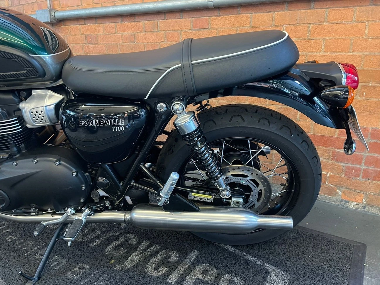 TRIUMPH BONNEVILLE T100 900