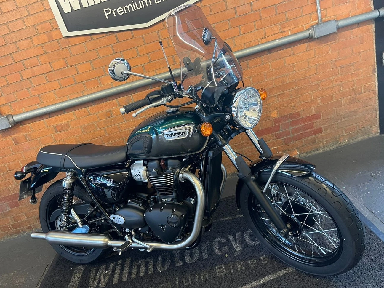 TRIUMPH BONNEVILLE T100 900