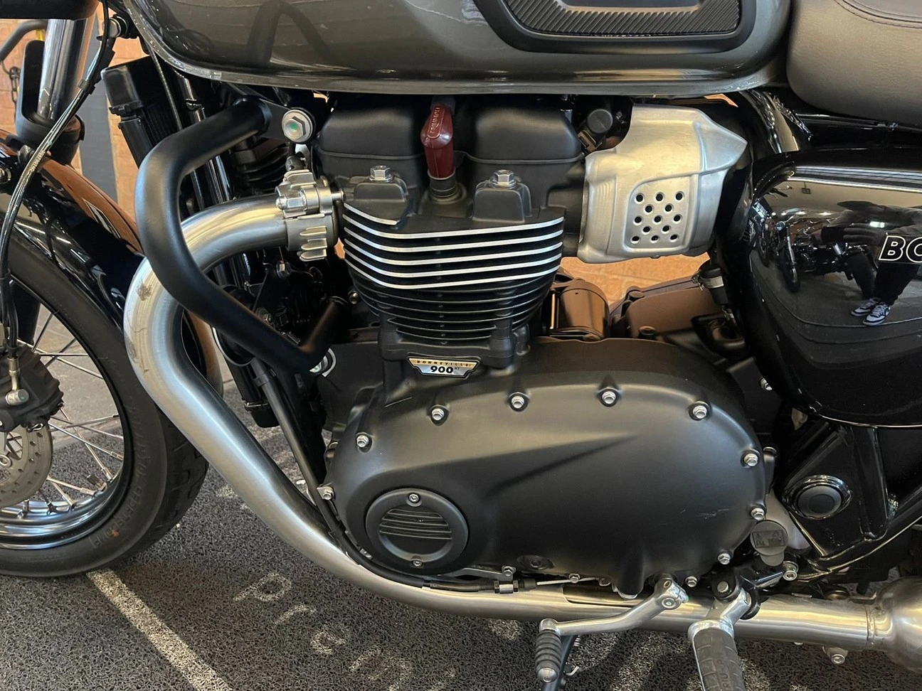 TRIUMPH BONNEVILLE T100 900