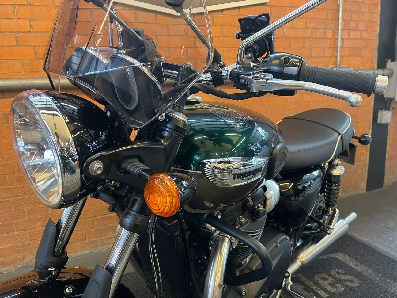 TRIUMPH BONNEVILLE T100 900