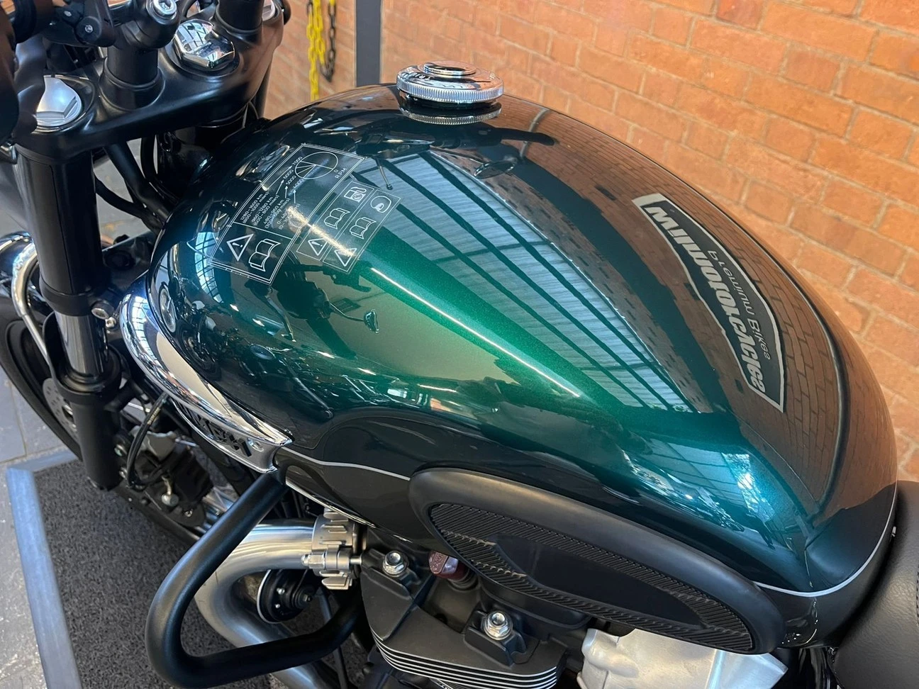 TRIUMPH BONNEVILLE T100 900