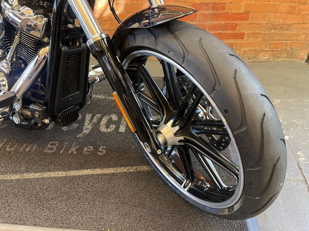 HARLEY-DAVIDSON SOFTAIL BREAKOUT 114