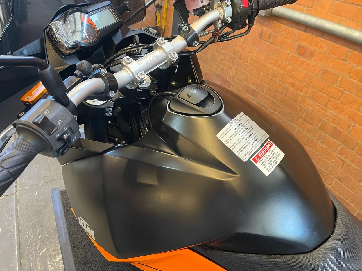 KTM SUPERMOTO 990T