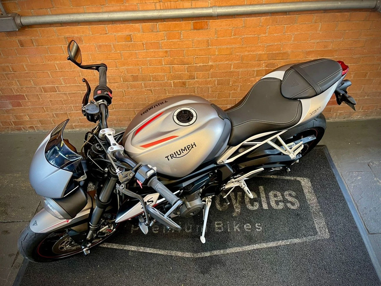 TRIUMPH STREET TRIPLE 765 RS