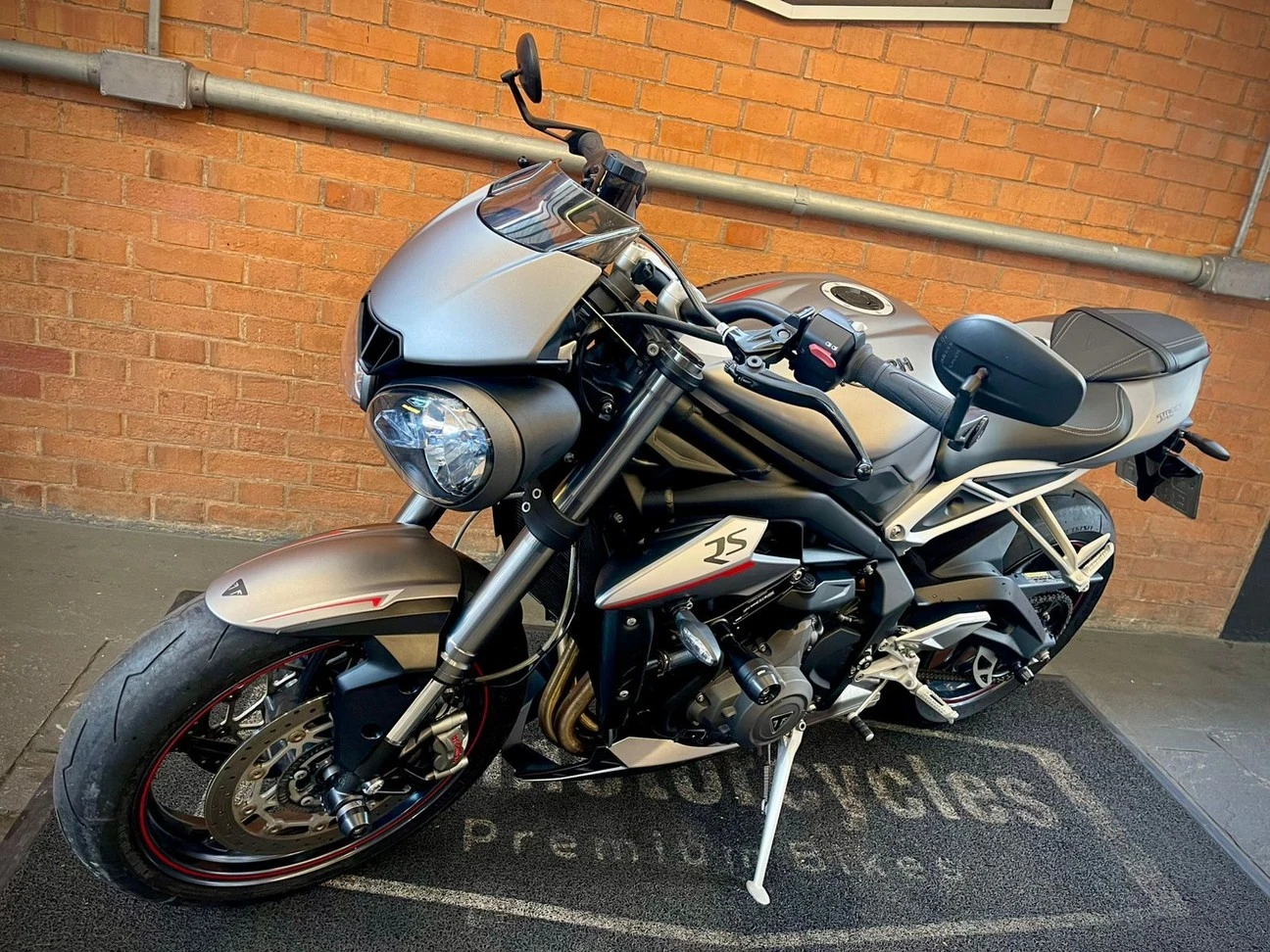 TRIUMPH STREET TRIPLE 765 RS