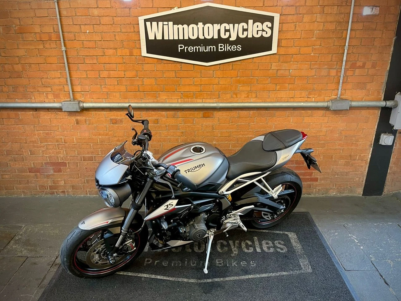 TRIUMPH STREET TRIPLE 765 RS