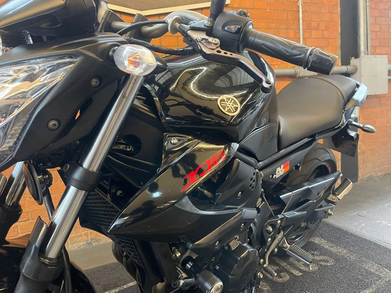YAMAHA XJ6 N