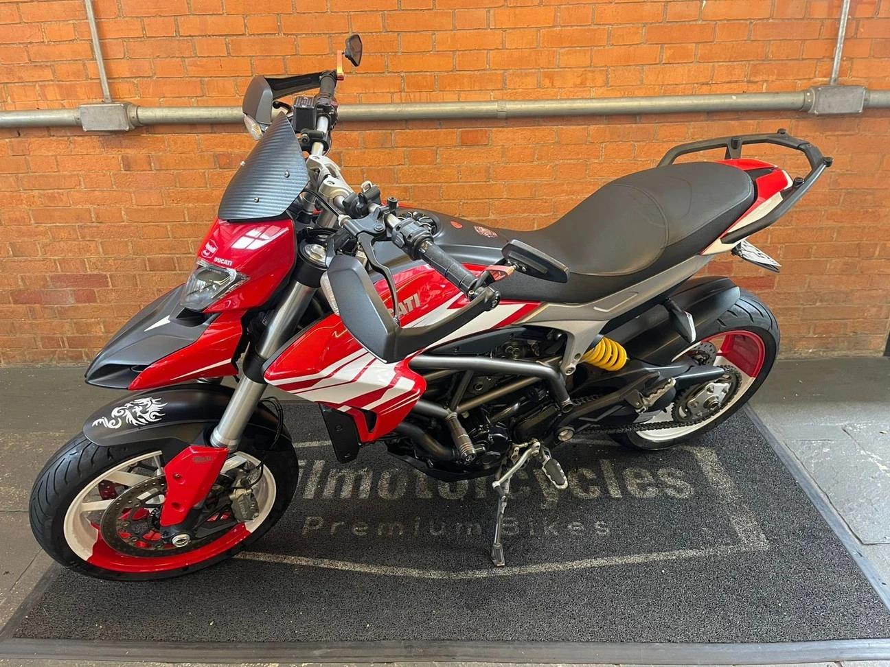 DUCATI HYPERSTRADA 821
