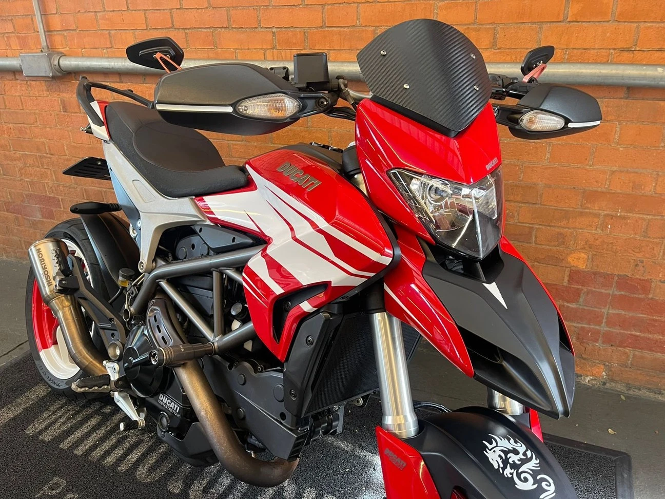 DUCATI HYPERSTRADA 821