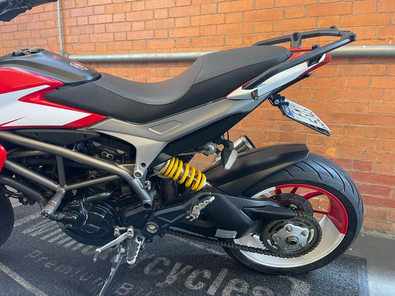 DUCATI HYPERSTRADA 821