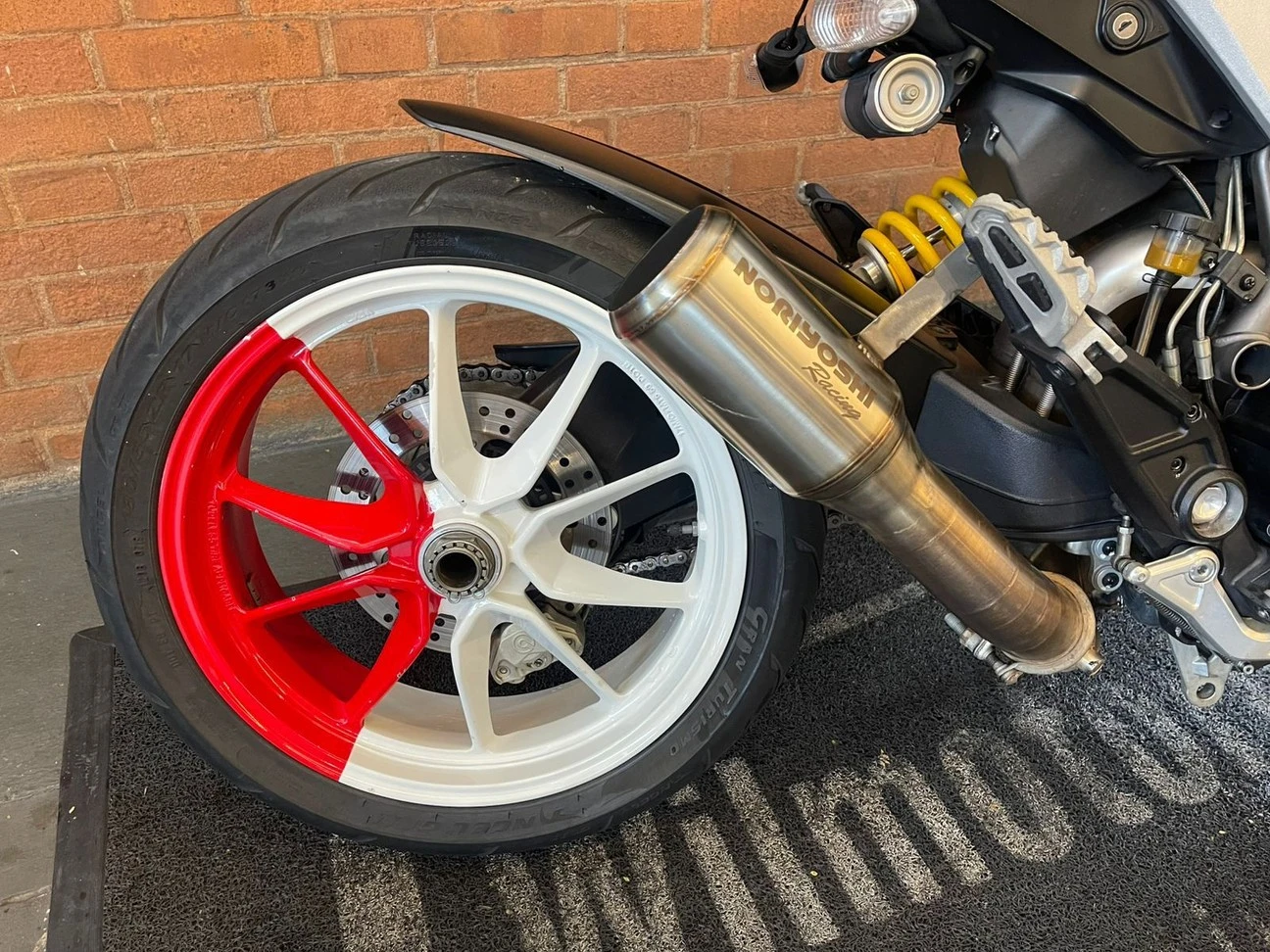 DUCATI HYPERSTRADA 821