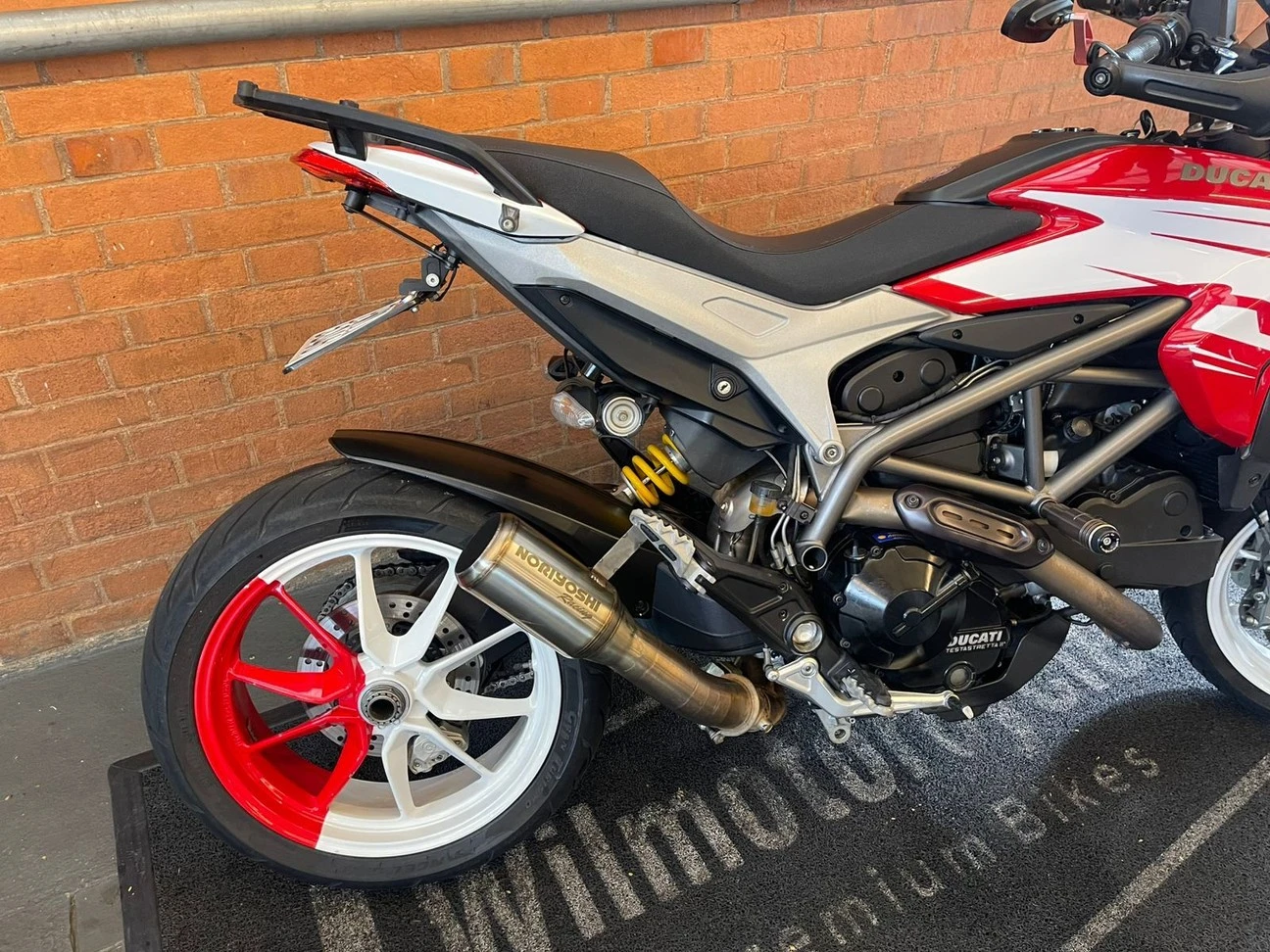 DUCATI HYPERSTRADA 821