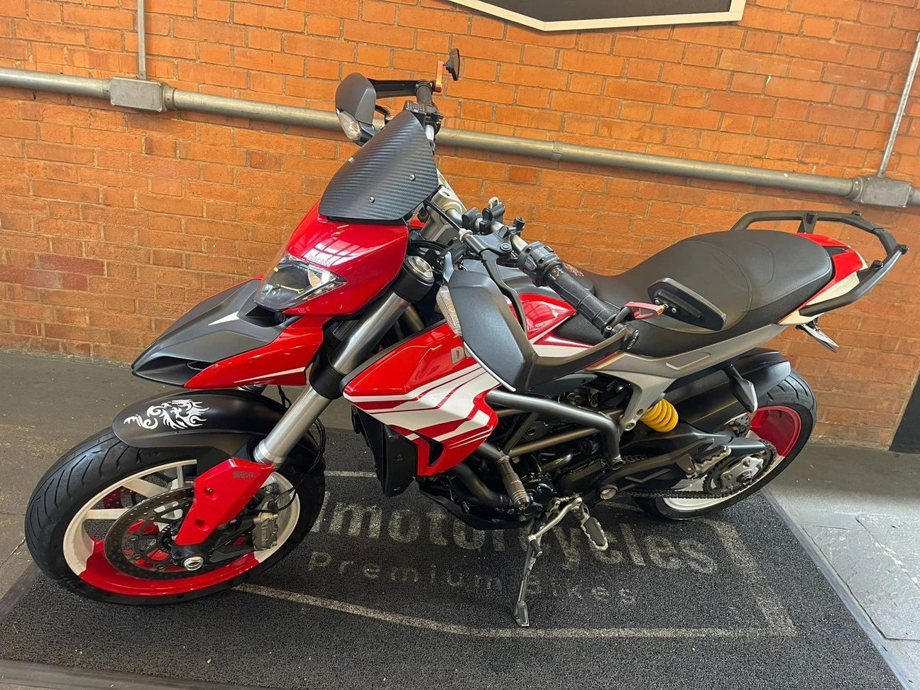 DUCATI HYPERSTRADA 821