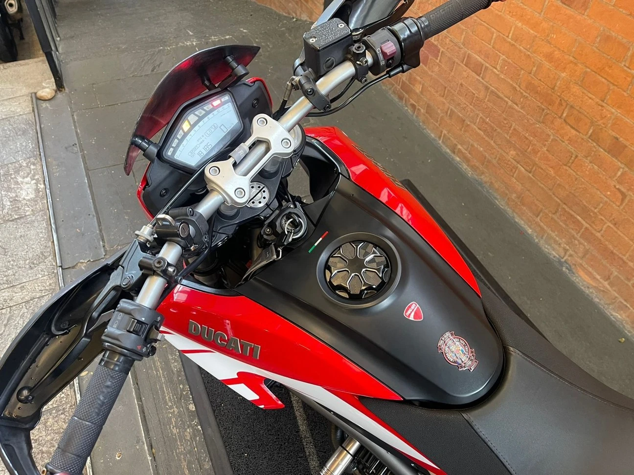 DUCATI HYPERSTRADA 821