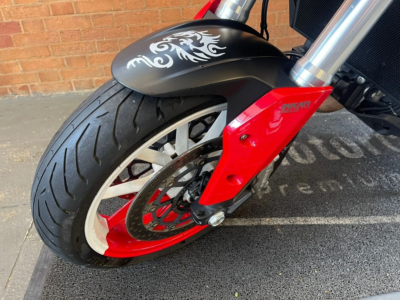 DUCATI HYPERSTRADA 821