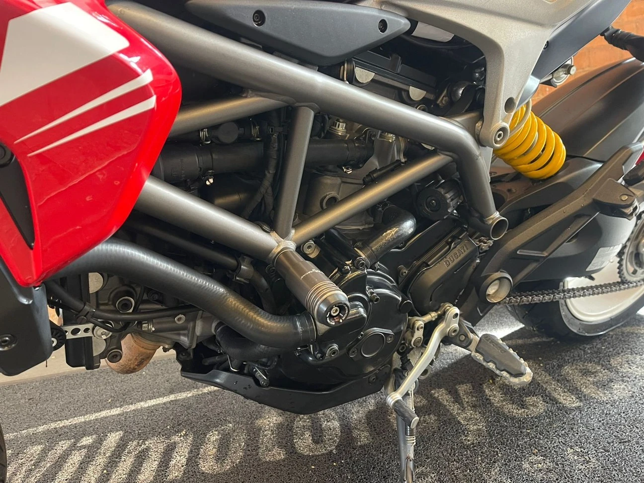 DUCATI HYPERSTRADA 821