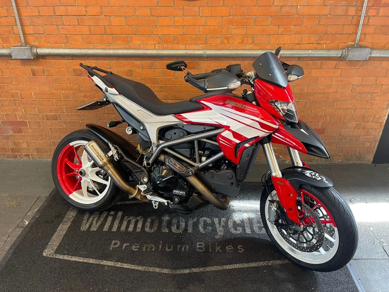 DUCATI HYPERSTRADA 821