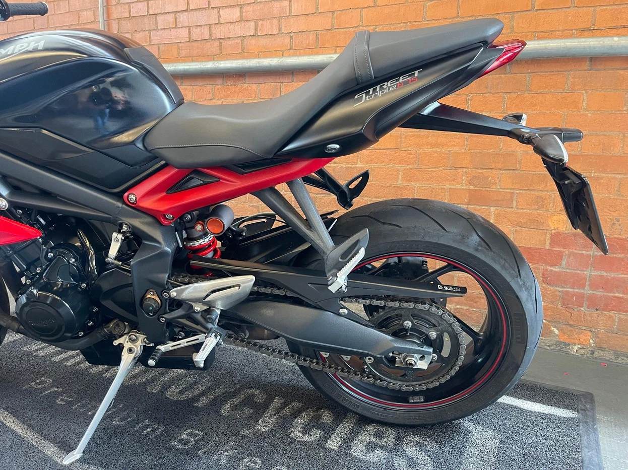 TRIUMPH STREET TRIPLE 675 ABS