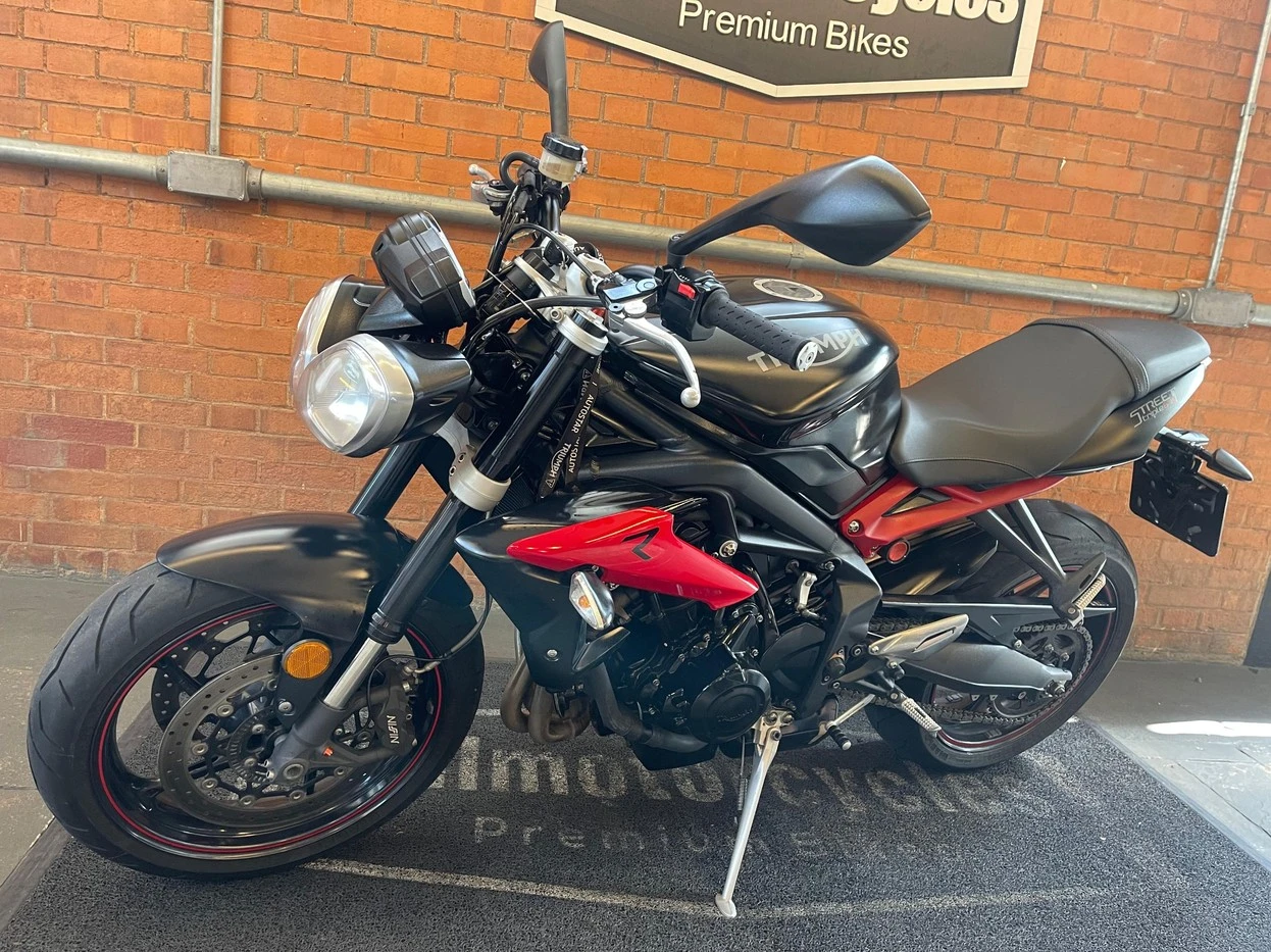 TRIUMPH STREET TRIPLE 675 ABS