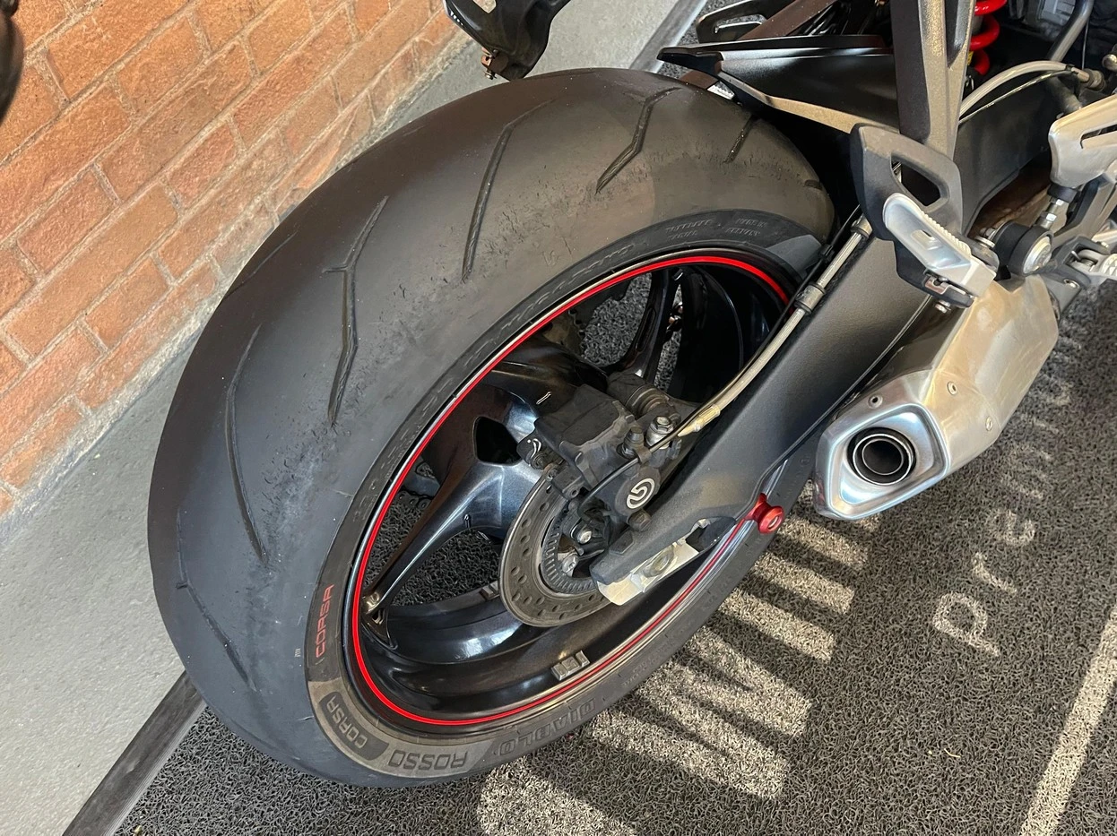 TRIUMPH STREET TRIPLE 675 ABS