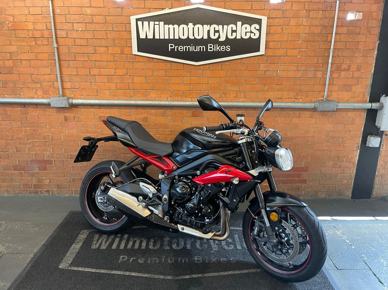 TRIUMPH STREET TRIPLE 675 ABS