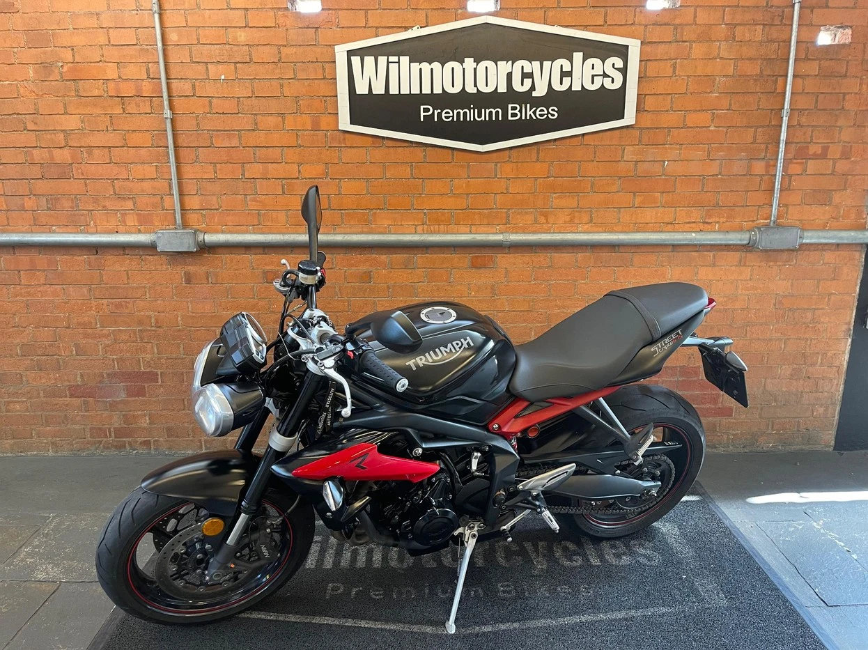 TRIUMPH STREET TRIPLE 675 ABS