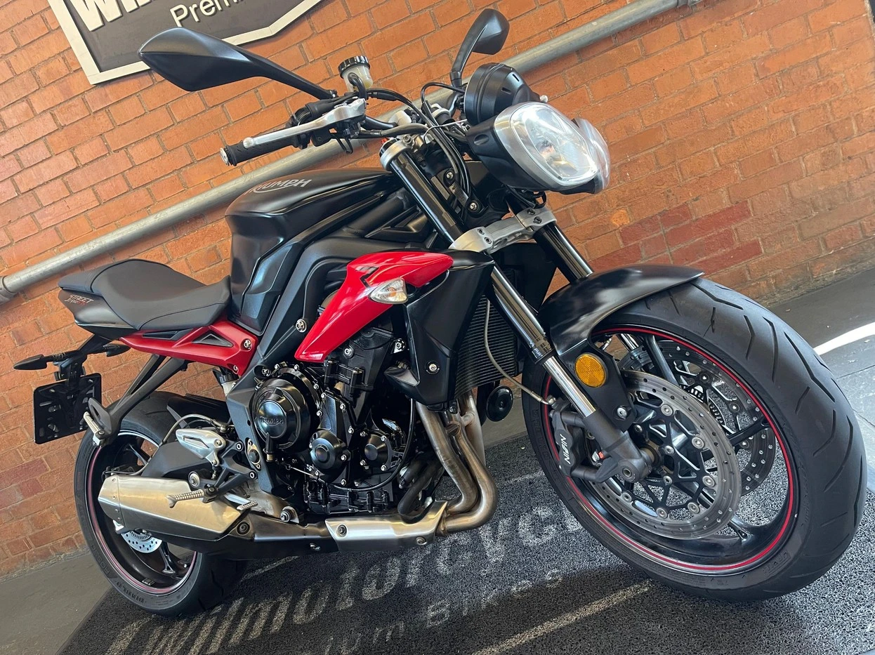TRIUMPH STREET TRIPLE 675 ABS
