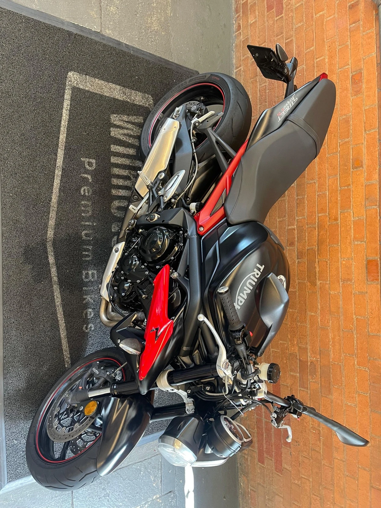 TRIUMPH STREET TRIPLE 675 ABS