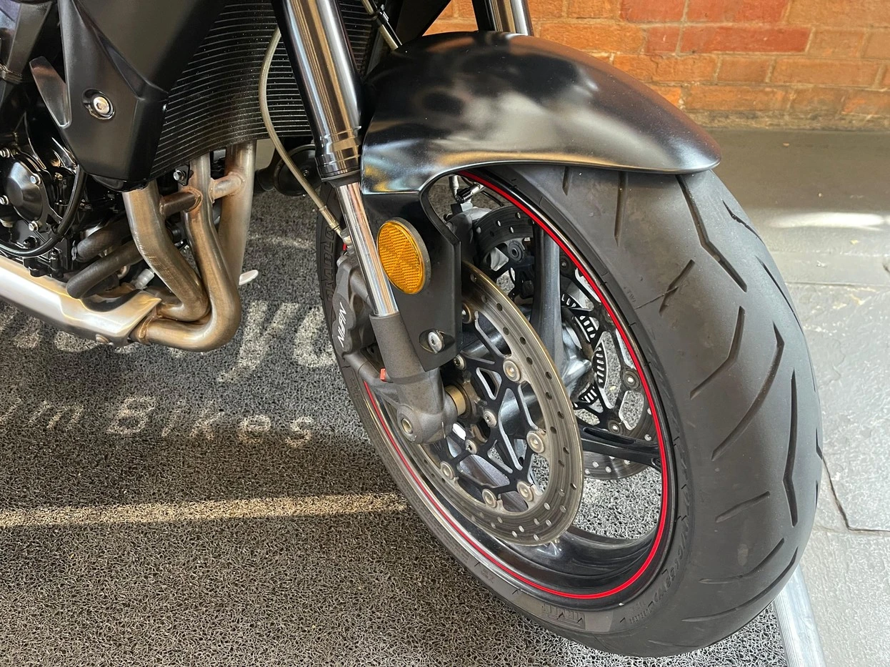 TRIUMPH STREET TRIPLE 675 ABS