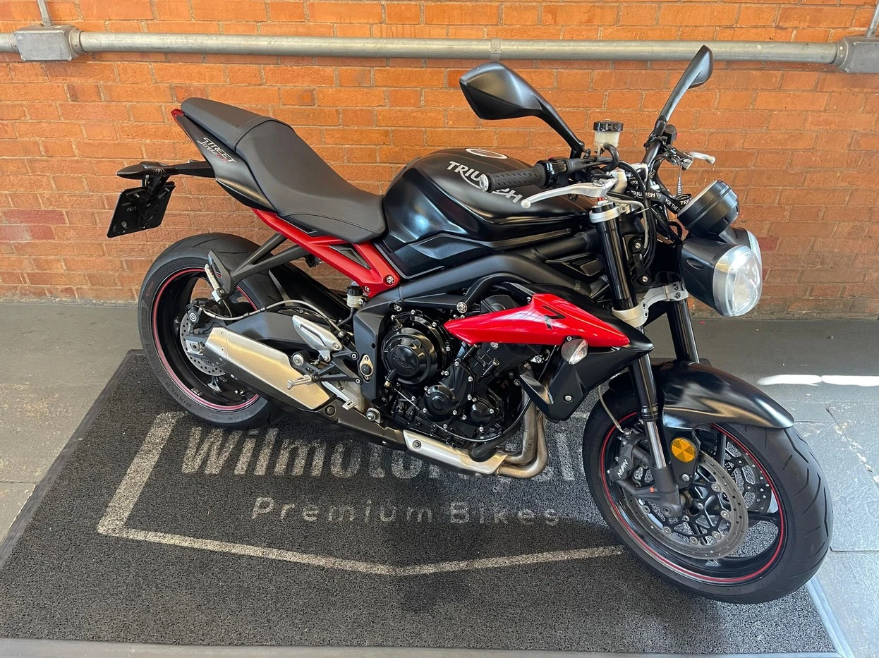 TRIUMPH STREET TRIPLE 675 ABS
