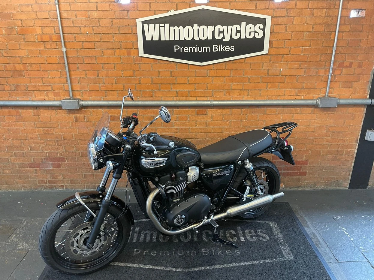 TRIUMPH BONNEVILLE T100 BLACK 900