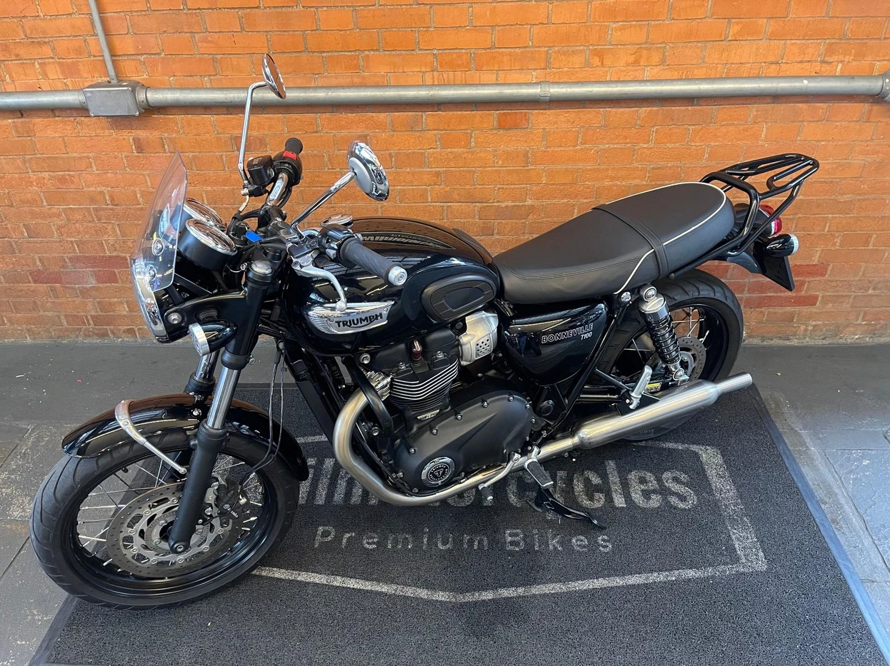 TRIUMPH BONNEVILLE T100 BLACK 900