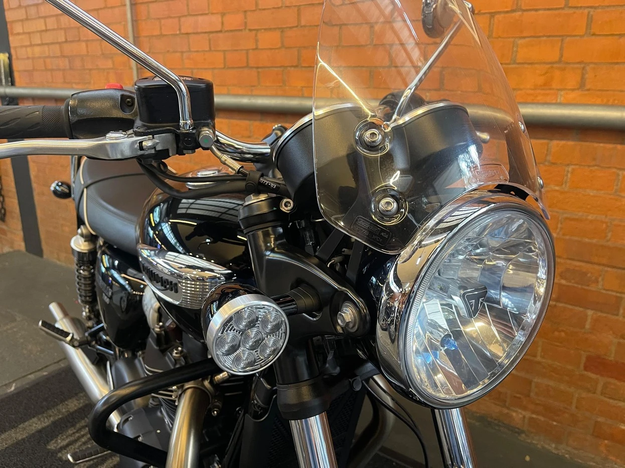 TRIUMPH BONNEVILLE T100 BLACK 900