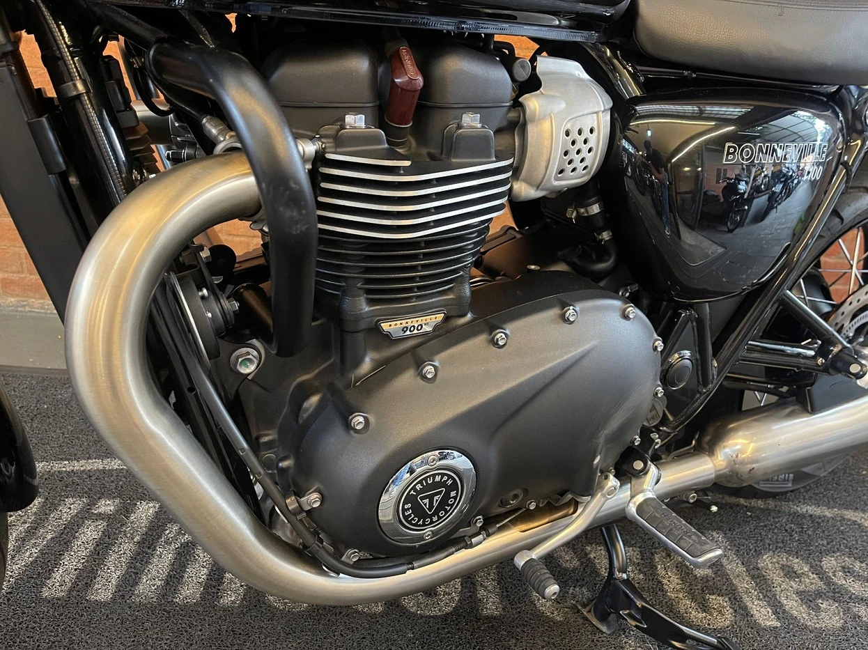 TRIUMPH BONNEVILLE T100 BLACK 900