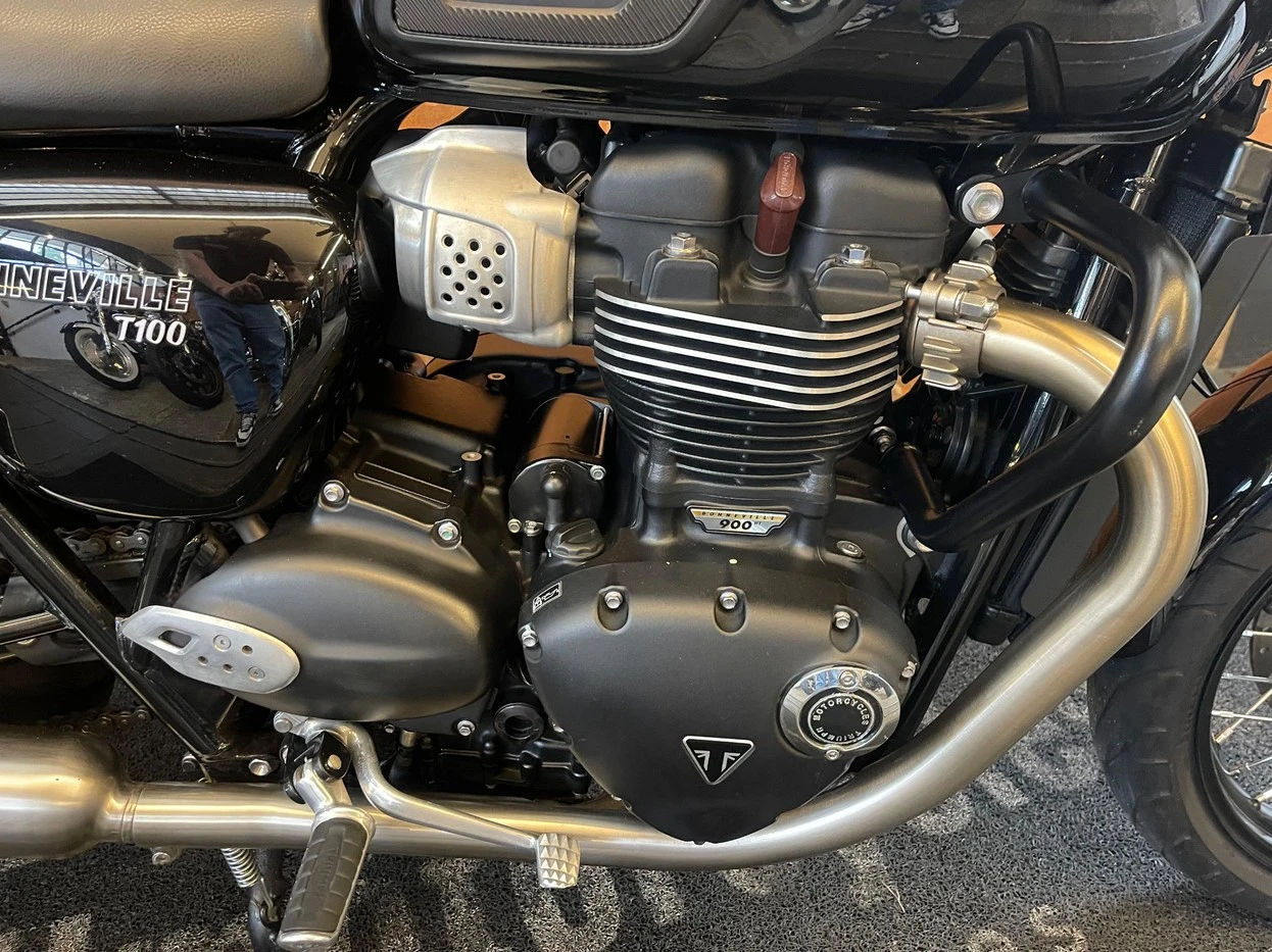 TRIUMPH BONNEVILLE T100 BLACK 900