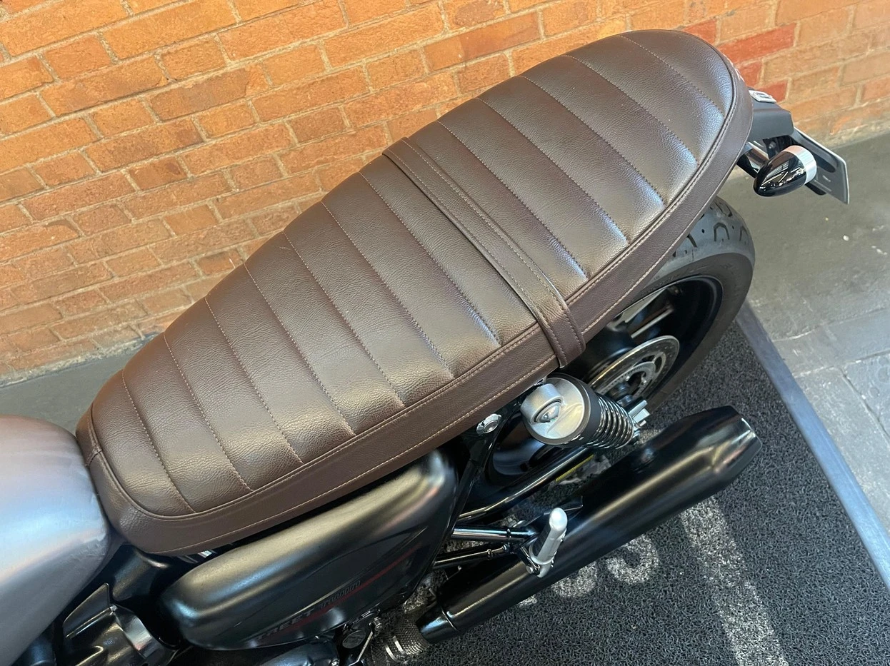 TRIUMPH STREET TWIN