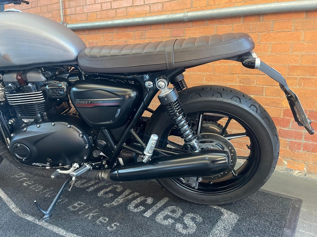 TRIUMPH STREET TWIN