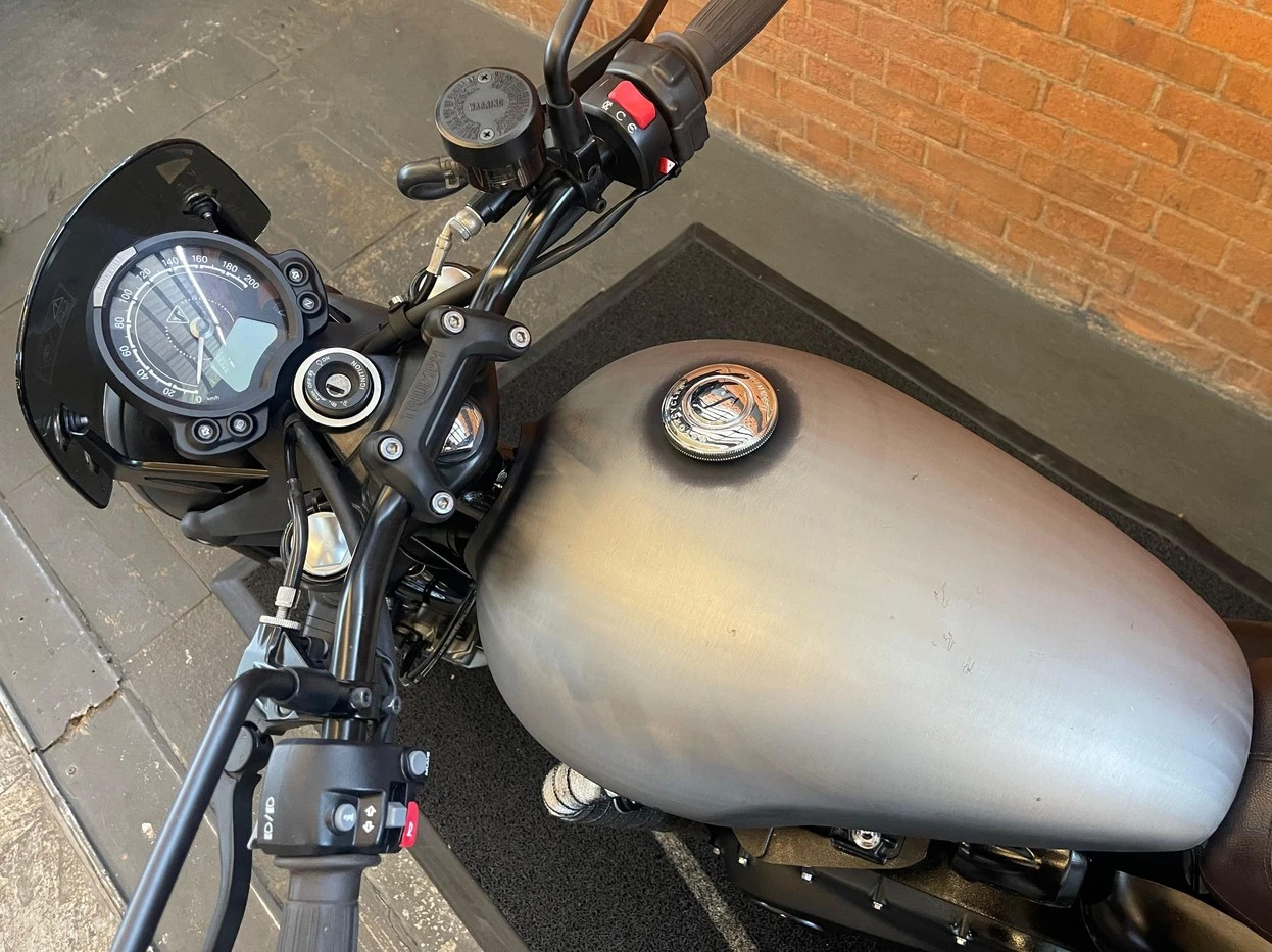 TRIUMPH STREET TWIN