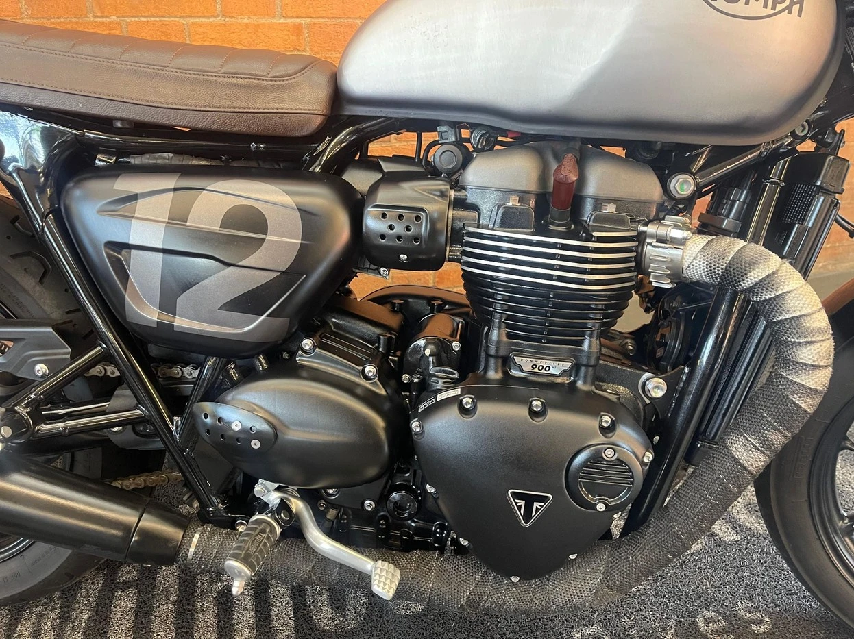TRIUMPH STREET TWIN