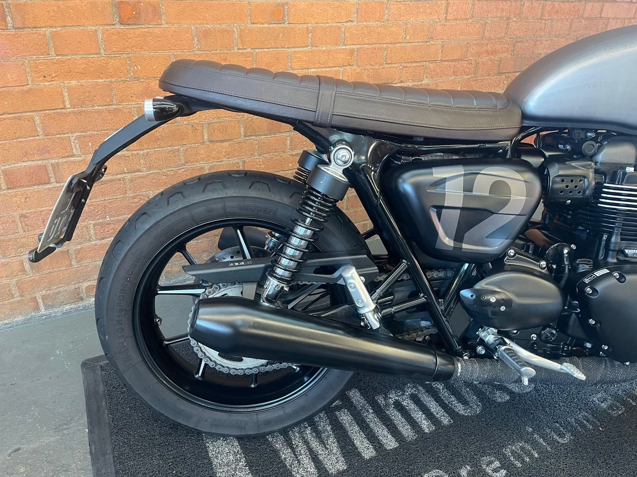 TRIUMPH STREET TWIN