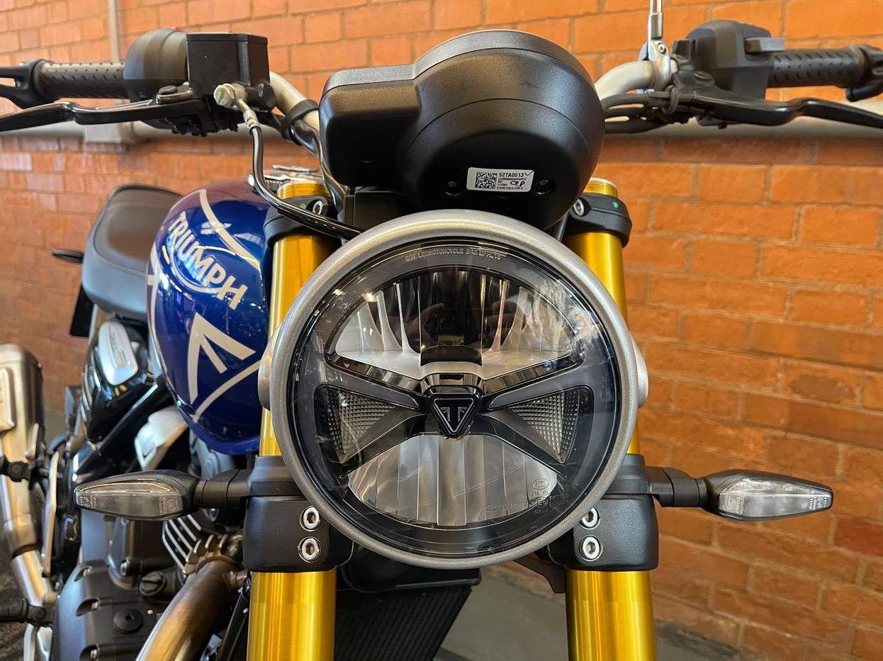 TRIUMPH SPEED 400