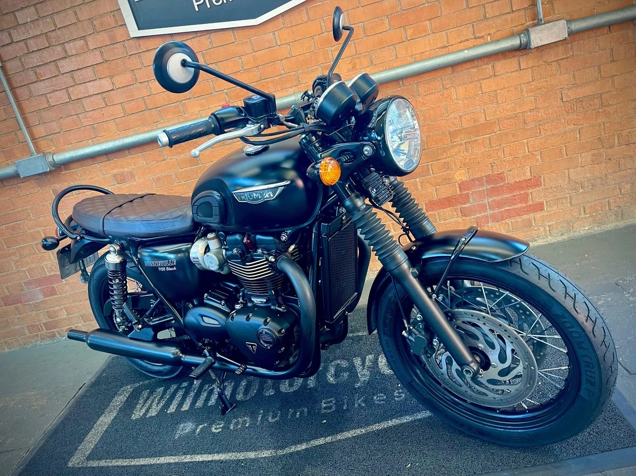 TRIUMPH BONNEVILLE T120 BLACK 1200