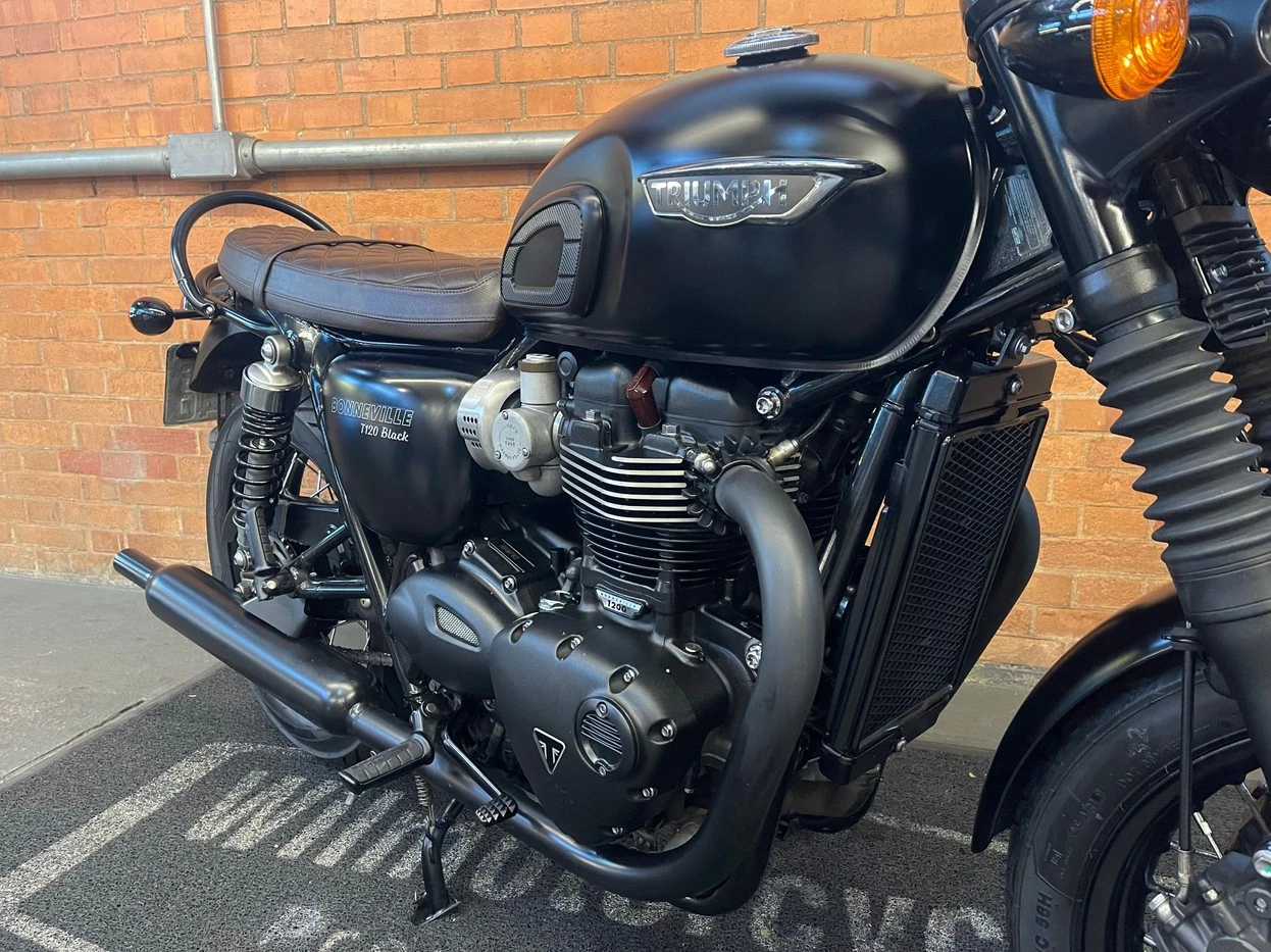 TRIUMPH BONNEVILLE T120 BLACK 1200