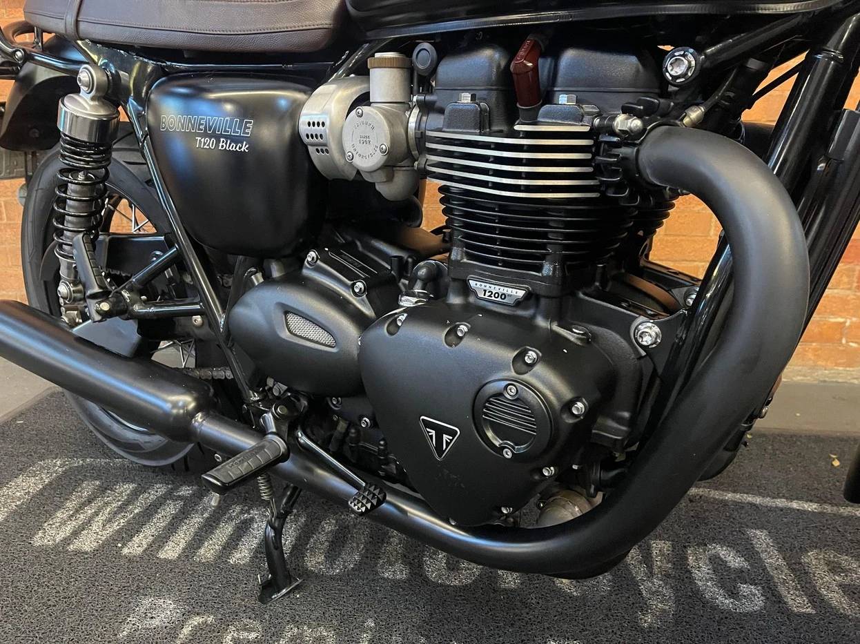 TRIUMPH BONNEVILLE T120 BLACK 1200