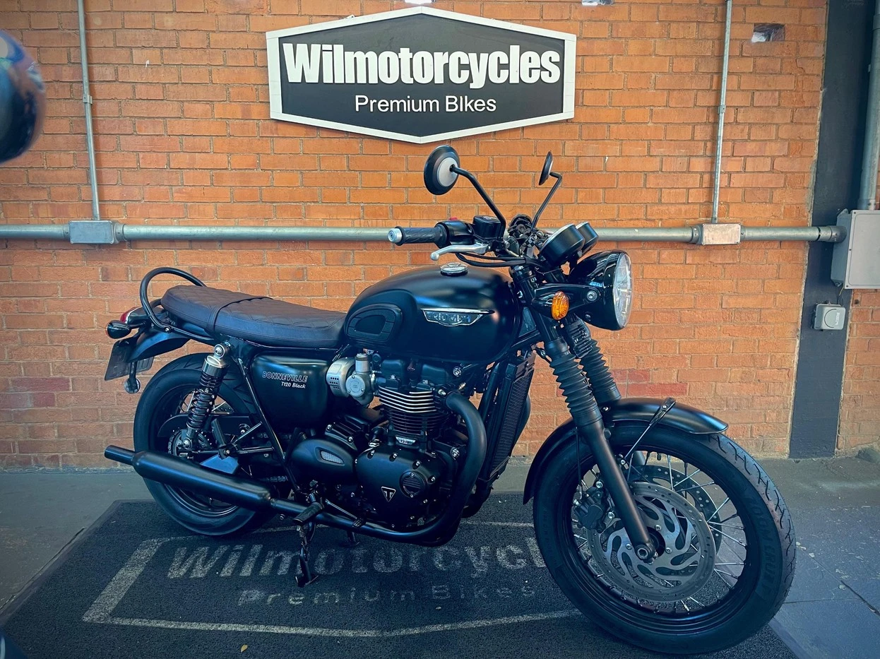 TRIUMPH BONNEVILLE T120 BLACK 1200