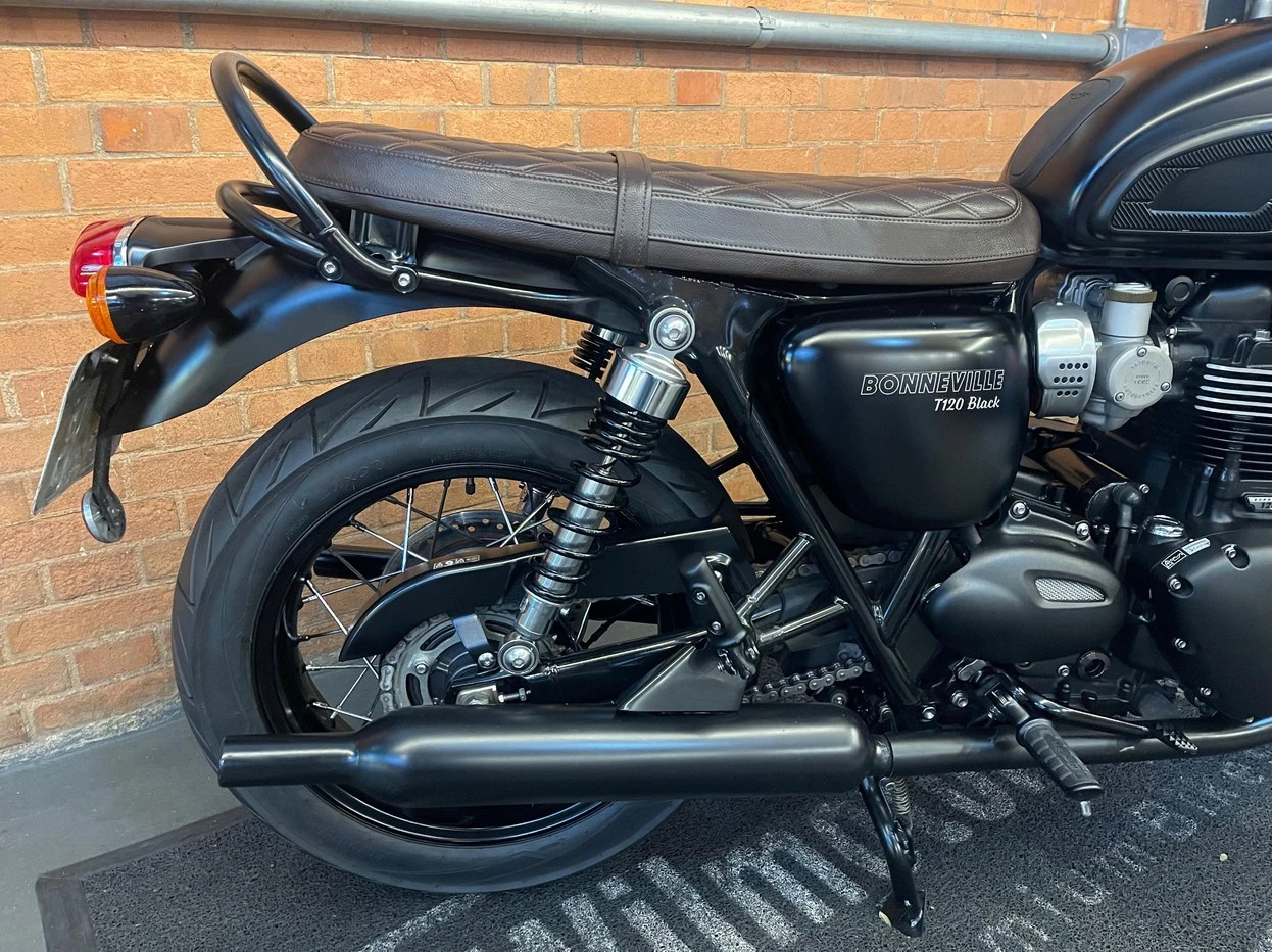TRIUMPH BONNEVILLE T120 BLACK 1200